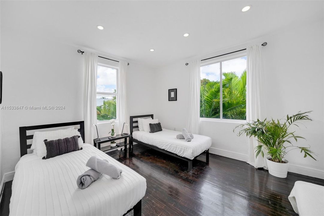 Recently Rented: $13,900 (5 beds, 3 baths, 2713 Square Feet)