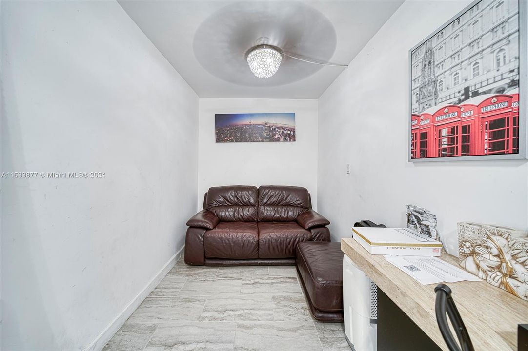 For Sale: $365,000 (1 beds, 1 baths, 590 Square Feet)