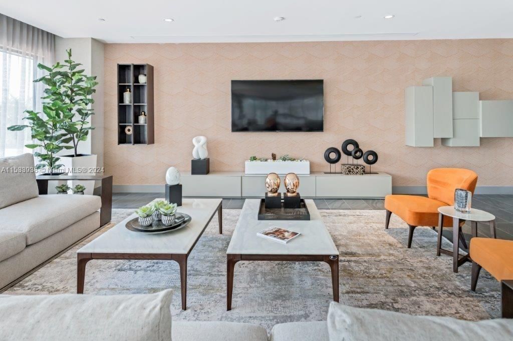 For Sale: $595,000 (2 beds, 2 baths, 1016 Square Feet)