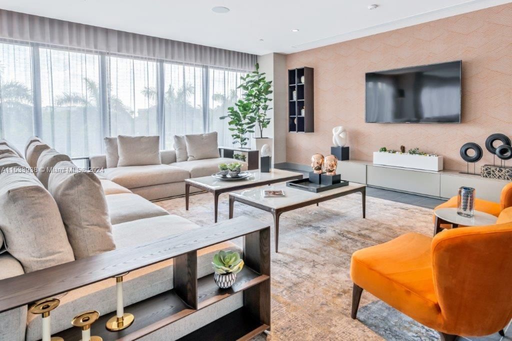 For Sale: $595,000 (2 beds, 2 baths, 1016 Square Feet)