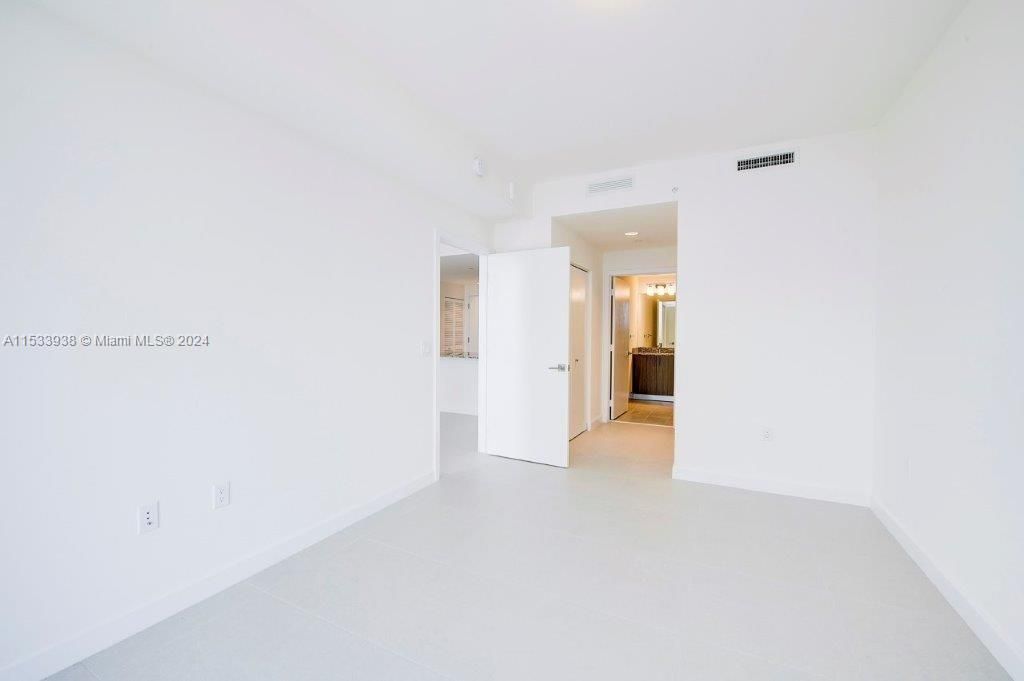 For Sale: $595,000 (2 beds, 2 baths, 1016 Square Feet)
