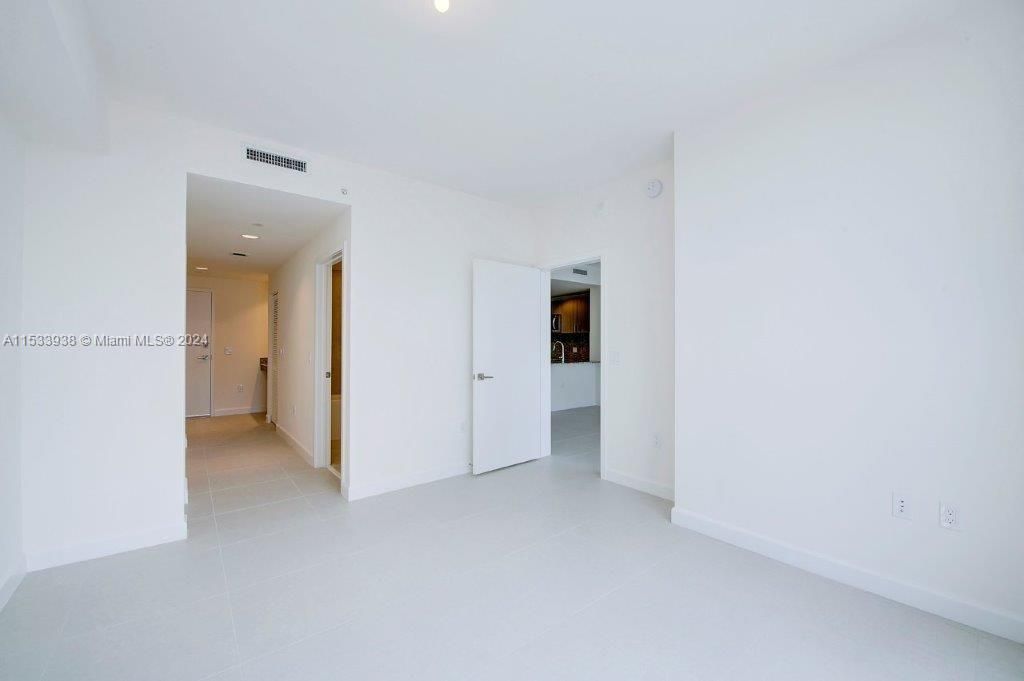 For Sale: $595,000 (2 beds, 2 baths, 1016 Square Feet)