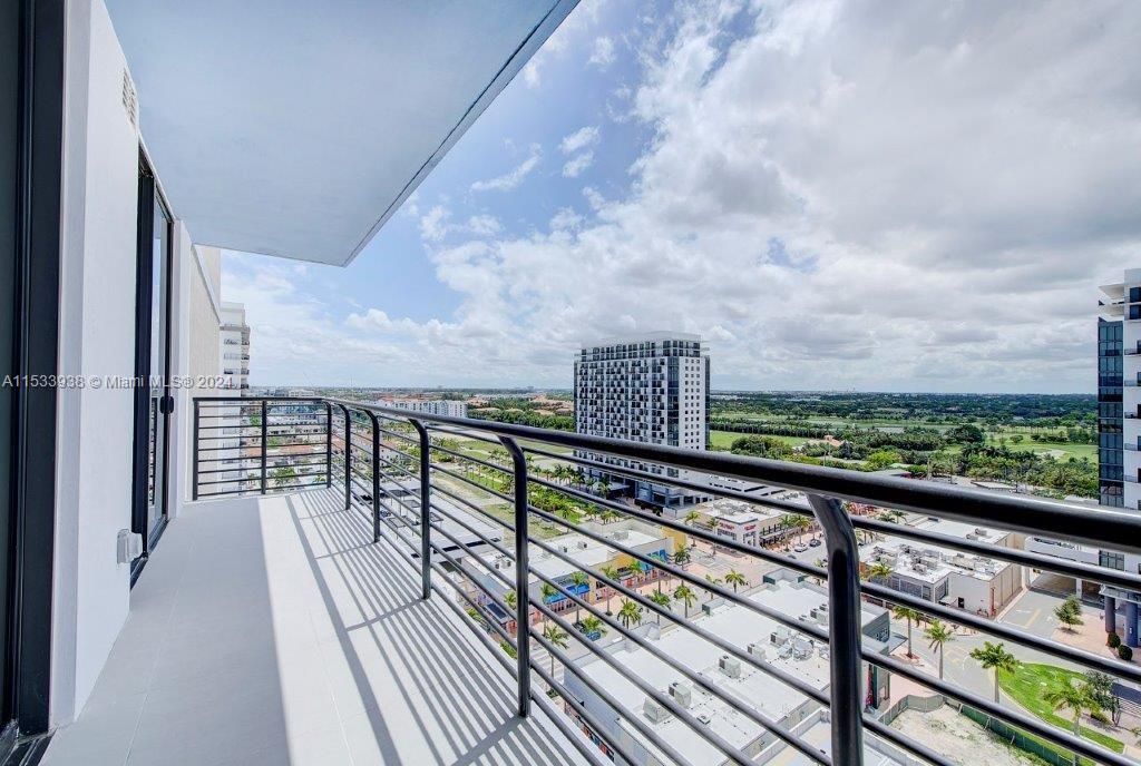 For Sale: $595,000 (2 beds, 2 baths, 1016 Square Feet)