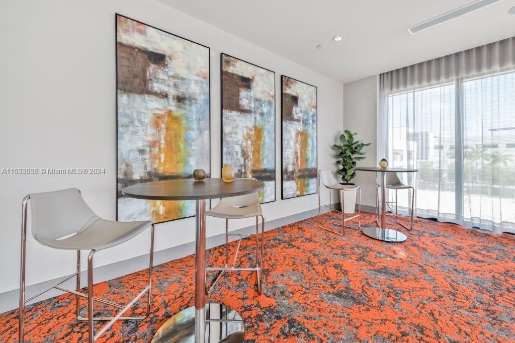 For Sale: $595,000 (2 beds, 2 baths, 1016 Square Feet)