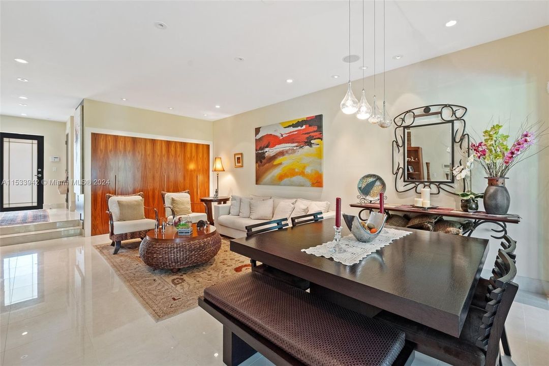 Recently Sold: $2,750,000 (4 beds, 3 baths, 2092 Square Feet)