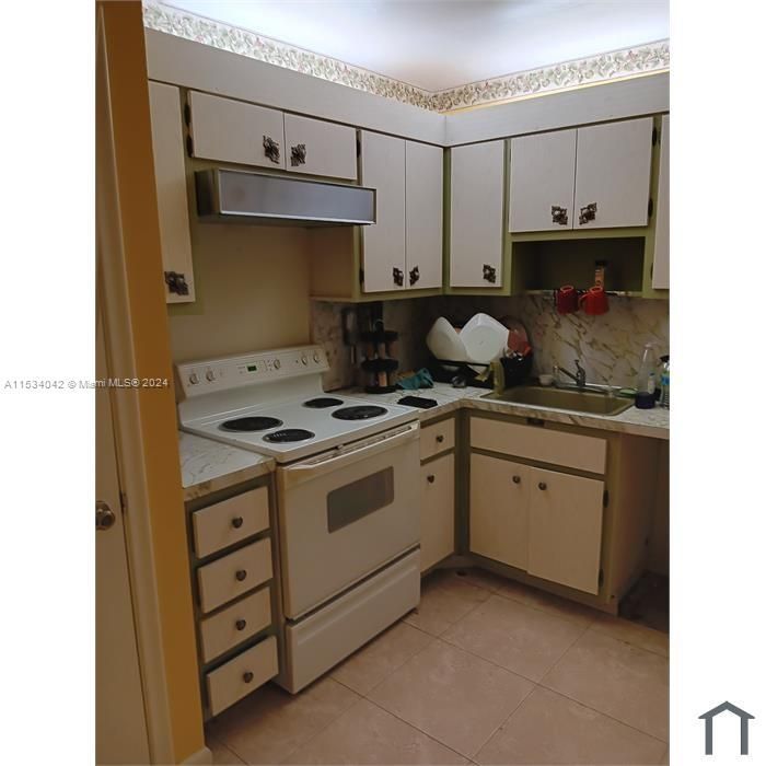 Active With Contract: $85,000 (1 beds, 1 baths, 928 Square Feet)