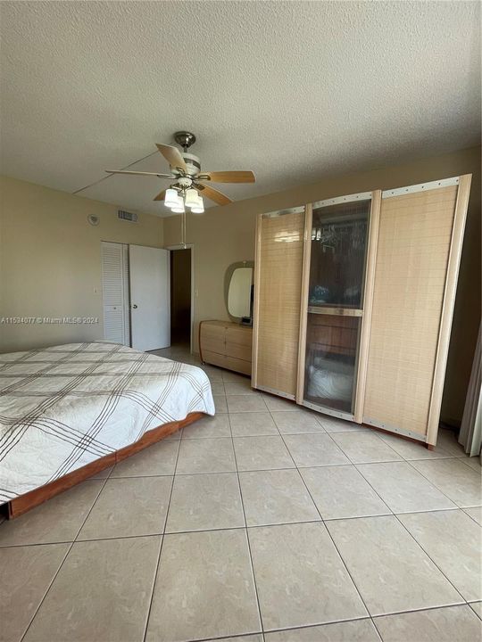 For Sale: $249,900 (1 beds, 1 baths, 646 Square Feet)