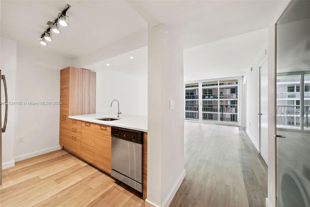 Recently Rented: $2,675 (1 beds, 1 baths, 747 Square Feet)