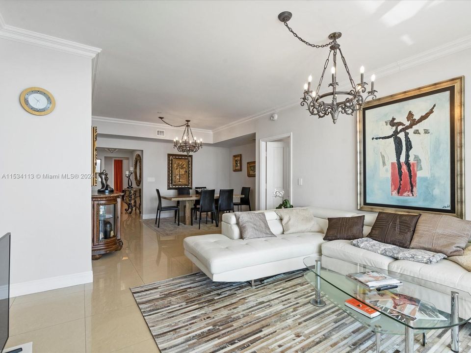 Activo con contrato: $18,000 (3 camas, 3 baños, 2214 Pies cuadrados)