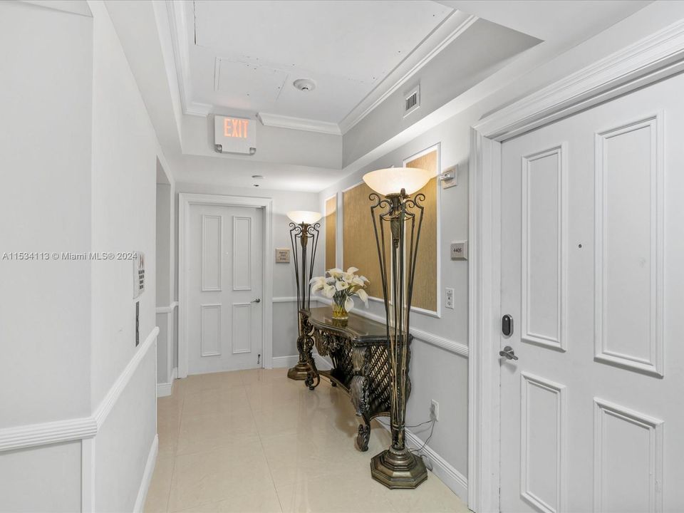 Activo con contrato: $18,000 (3 camas, 3 baños, 2214 Pies cuadrados)