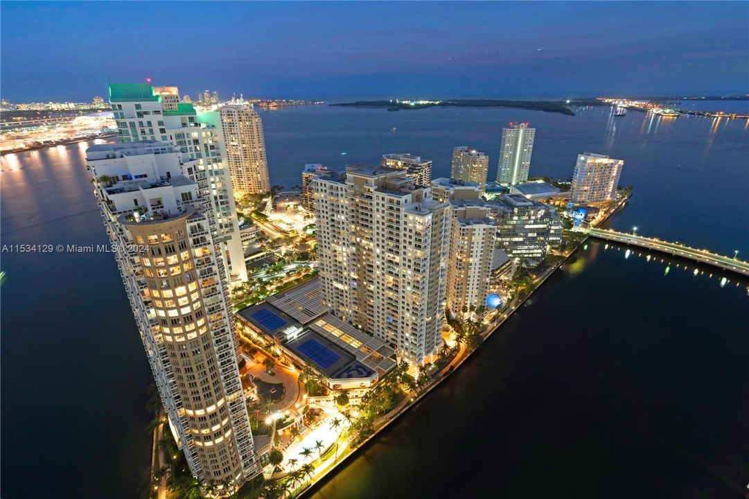 Vendido Recientemente: $1,249,000 (2 camas, 2 baños, 1313 Pies cuadrados)