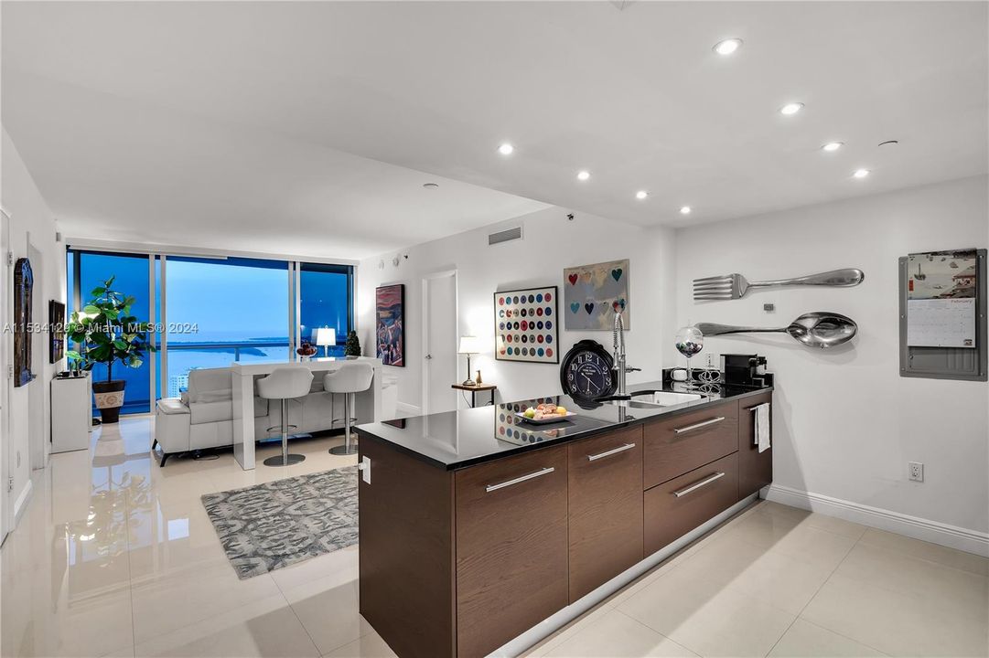 Vendido Recientemente: $1,249,000 (2 camas, 2 baños, 1313 Pies cuadrados)