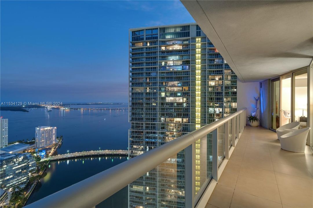 Vendido Recientemente: $1,249,000 (2 camas, 2 baños, 1313 Pies cuadrados)