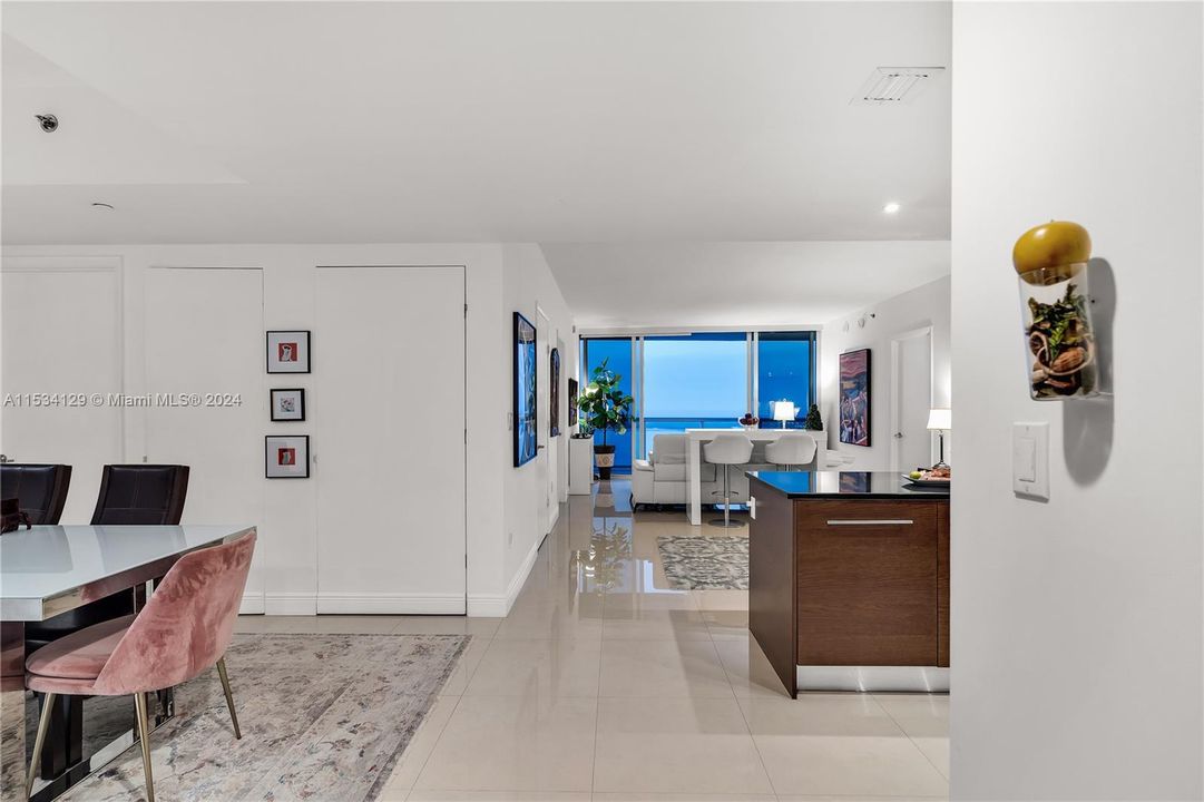 Vendido Recientemente: $1,249,000 (2 camas, 2 baños, 1313 Pies cuadrados)