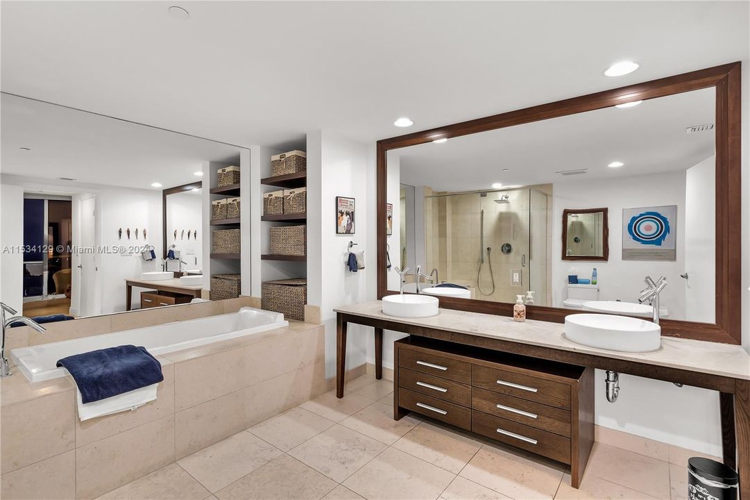 Vendido Recientemente: $1,249,000 (2 camas, 2 baños, 1313 Pies cuadrados)