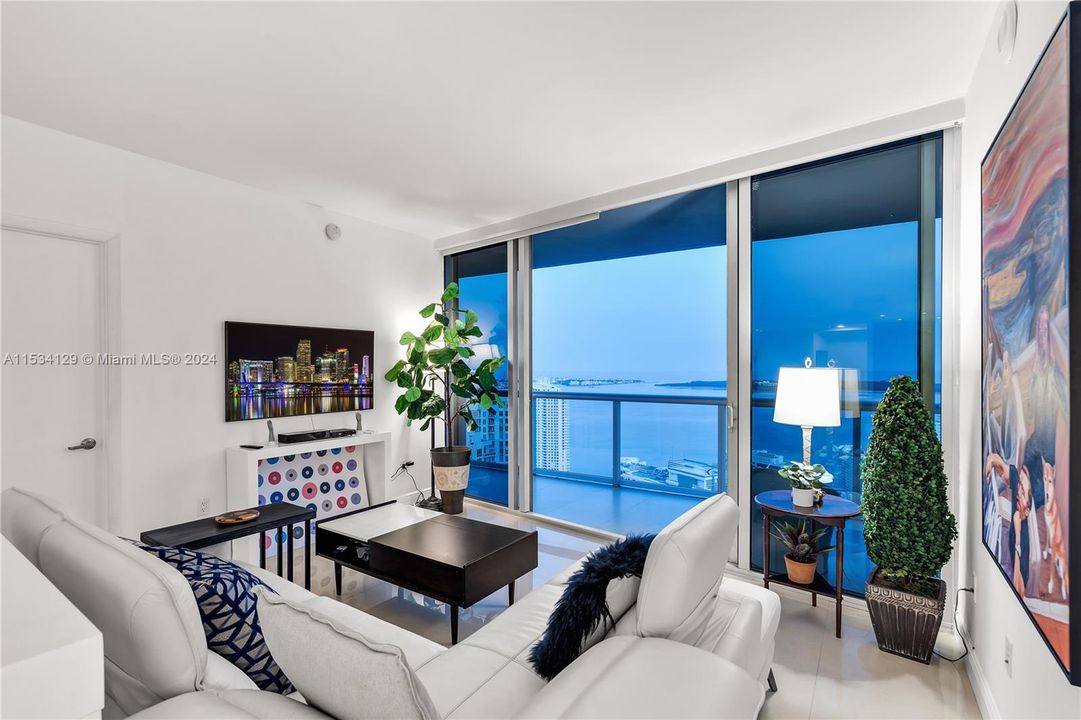 Vendido Recientemente: $1,249,000 (2 camas, 2 baños, 1313 Pies cuadrados)