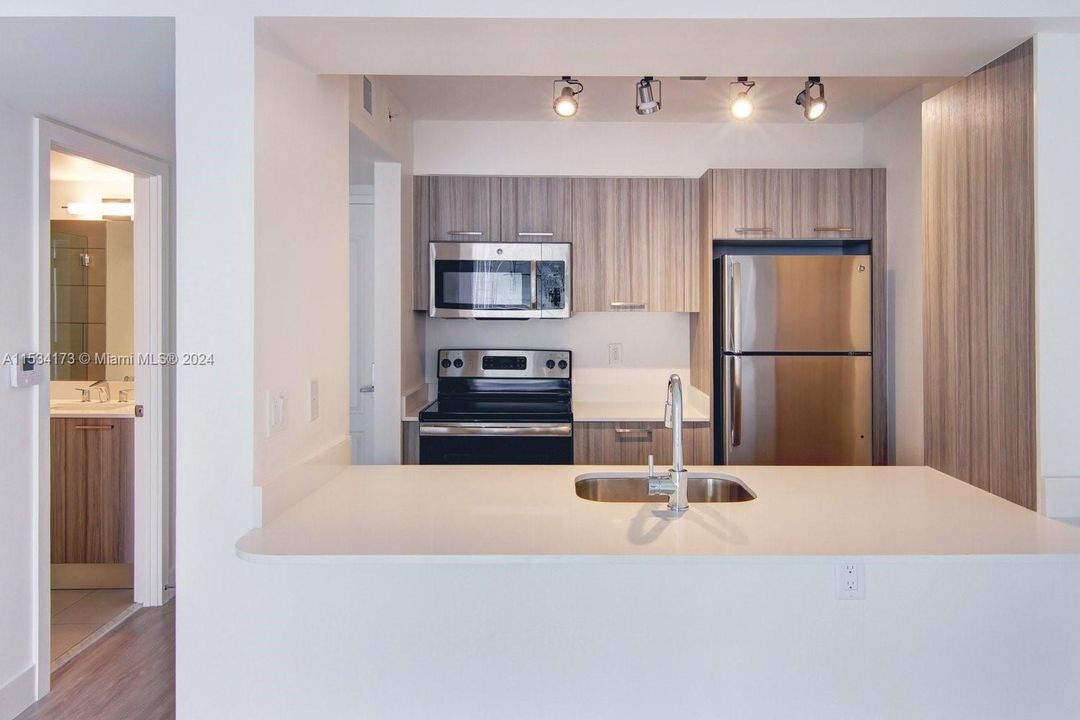 Recently Rented: $2,926 (1 beds, 1 baths, 797 Square Feet)