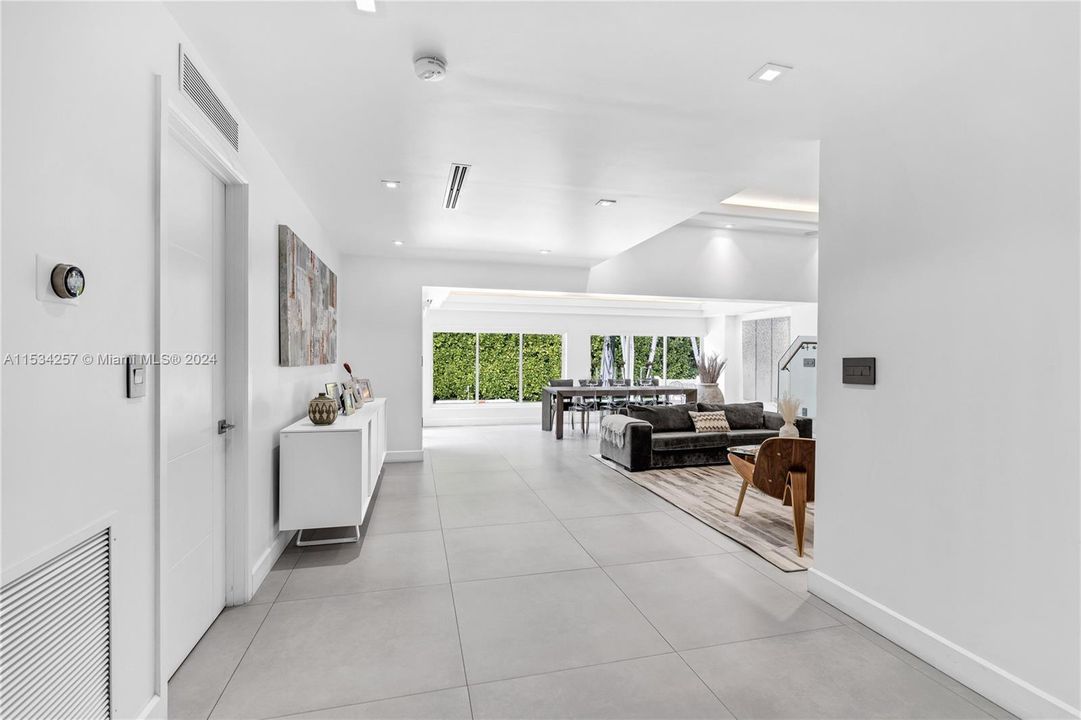 Recently Sold: $3,900,000 (4 beds, 4 baths, 2744 Square Feet)