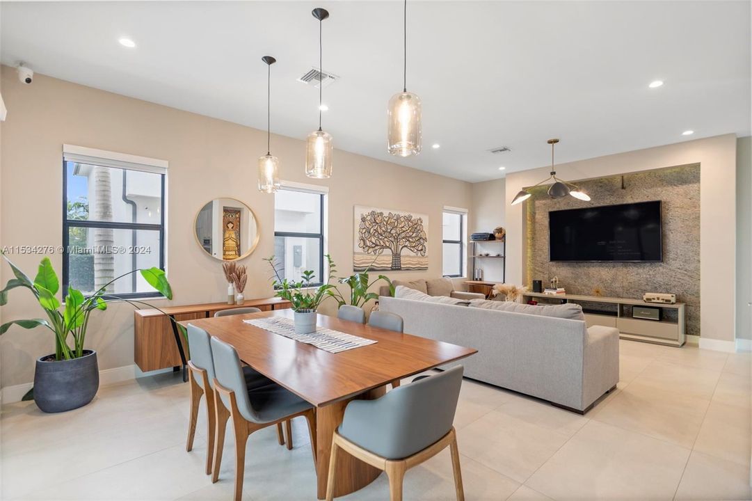 Recently Sold: $970,000 (3 beds, 3 baths, 2176 Square Feet)