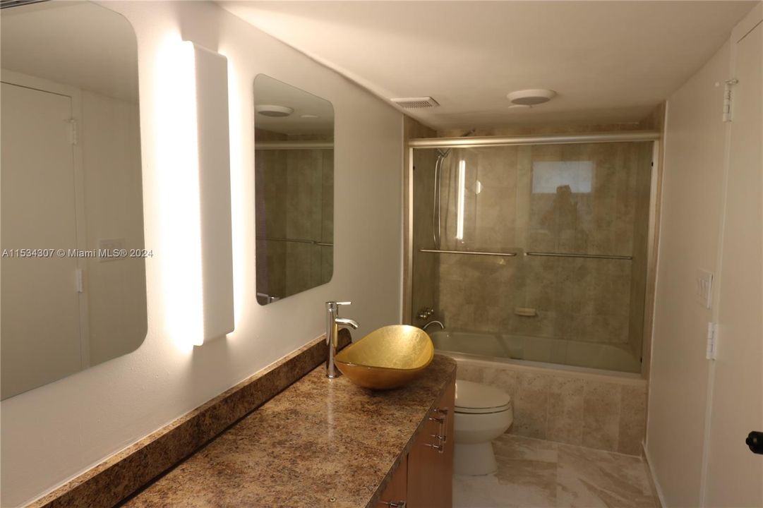 Recently Rented: $3,200 (2 beds, 2 baths, 1720 Square Feet)