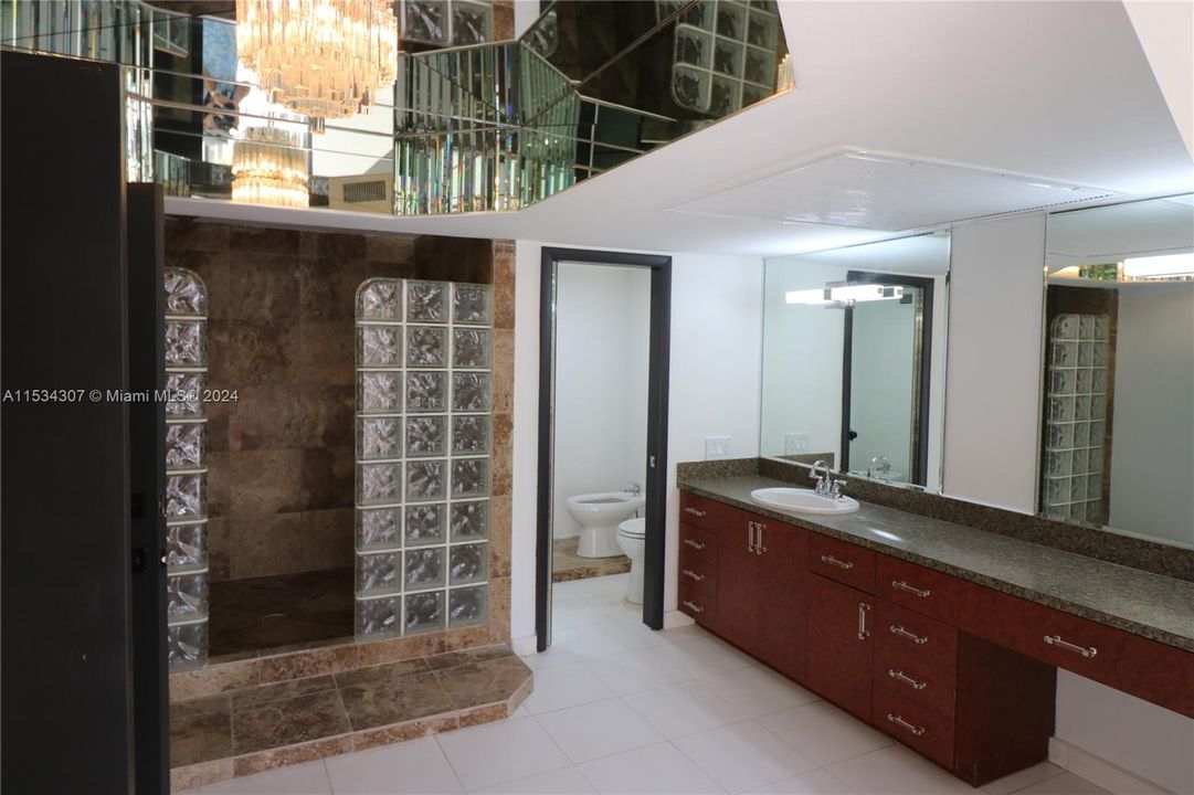 Recently Rented: $3,200 (2 beds, 2 baths, 1720 Square Feet)