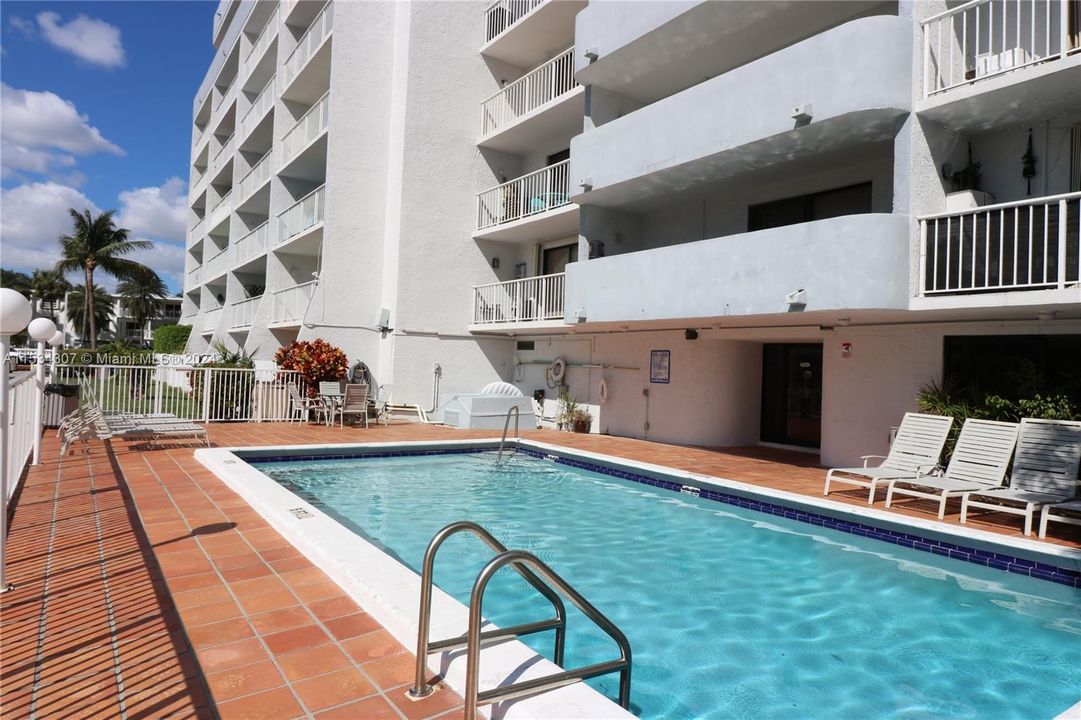 Recently Rented: $3,200 (2 beds, 2 baths, 1720 Square Feet)