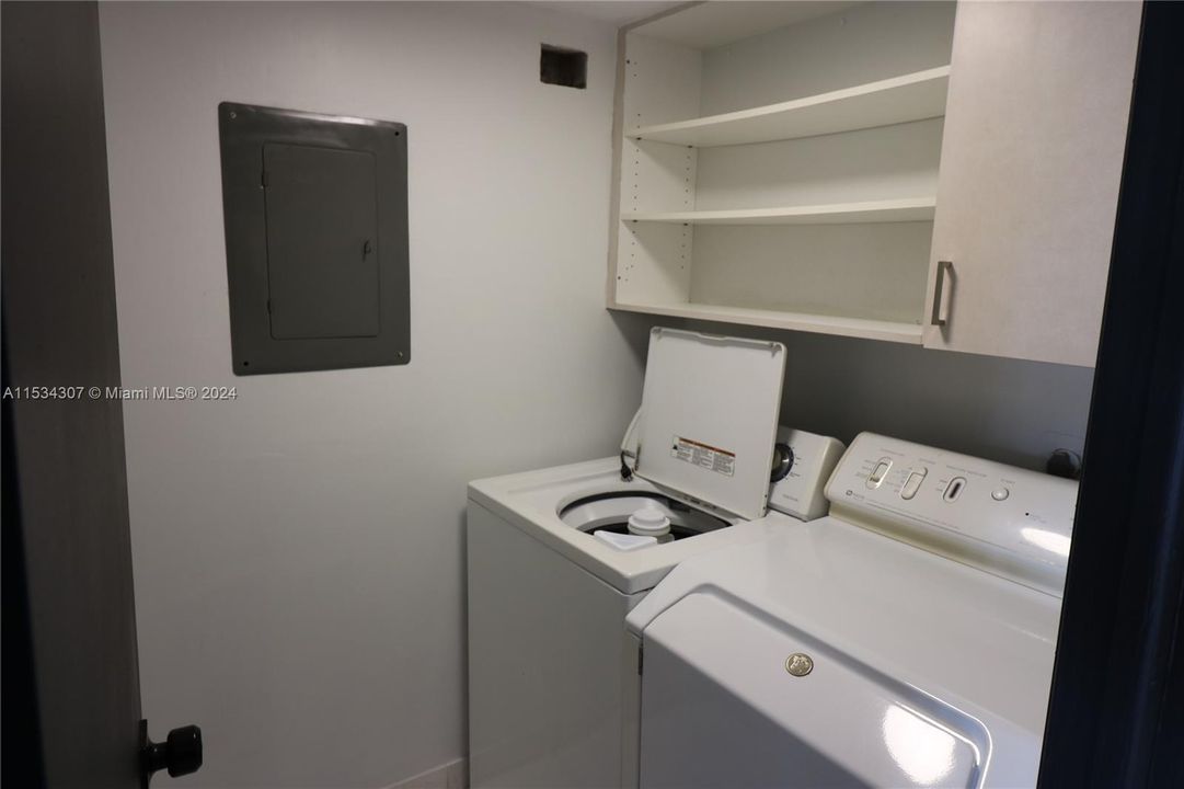 Recently Rented: $3,200 (2 beds, 2 baths, 1720 Square Feet)