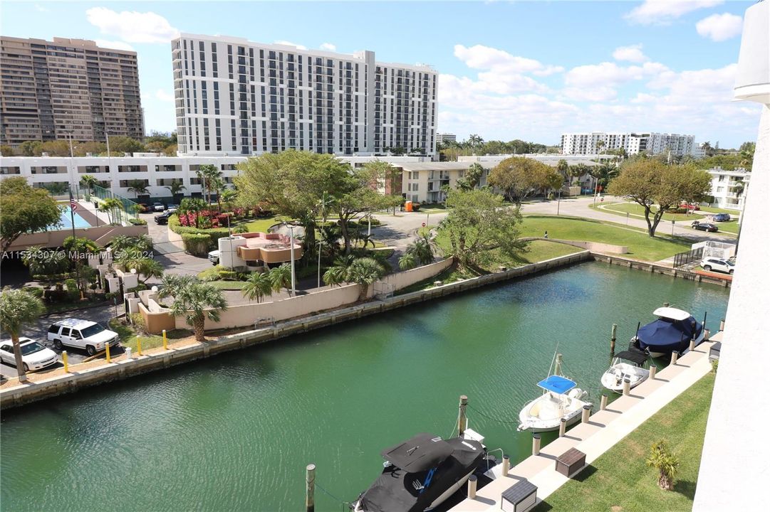 Recently Rented: $3,200 (2 beds, 2 baths, 1720 Square Feet)