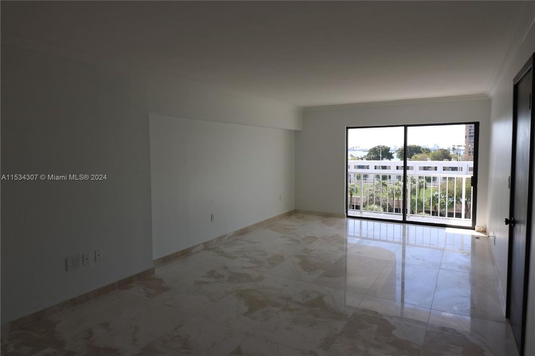 Recently Rented: $3,200 (2 beds, 2 baths, 1720 Square Feet)