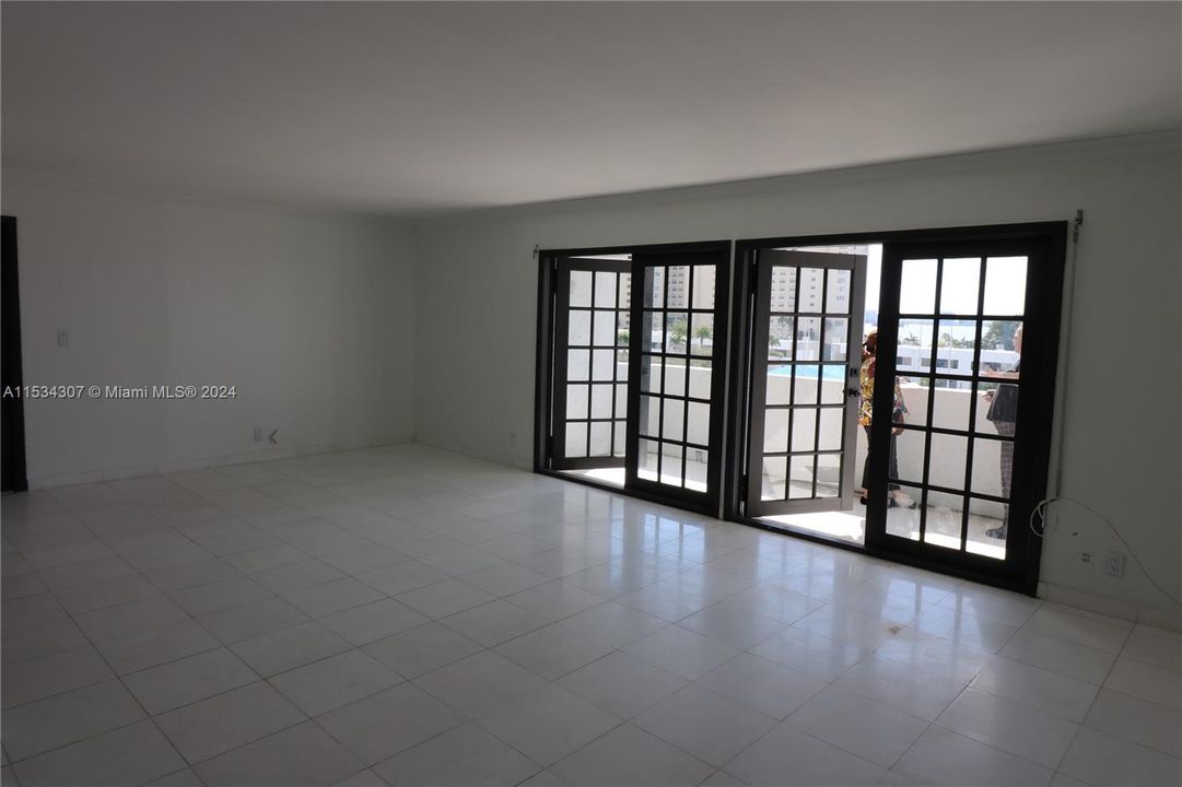 Recently Rented: $3,200 (2 beds, 2 baths, 1720 Square Feet)