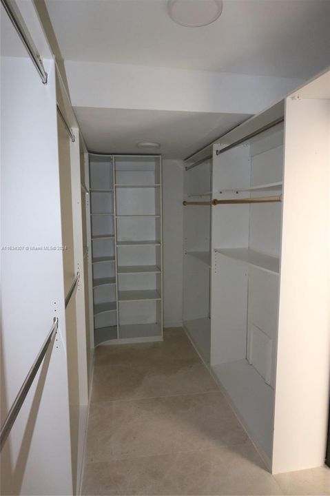 Recently Rented: $3,200 (2 beds, 2 baths, 1720 Square Feet)