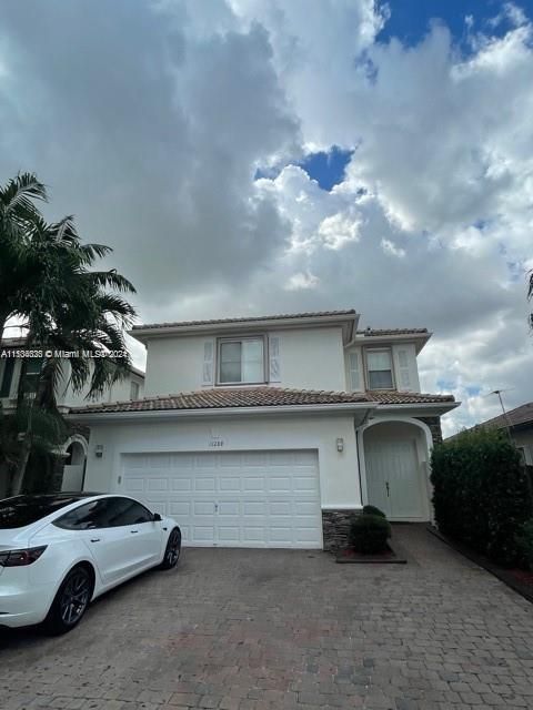 Recently Sold: $879,000 (3 beds, 2 baths, 2421 Square Feet)