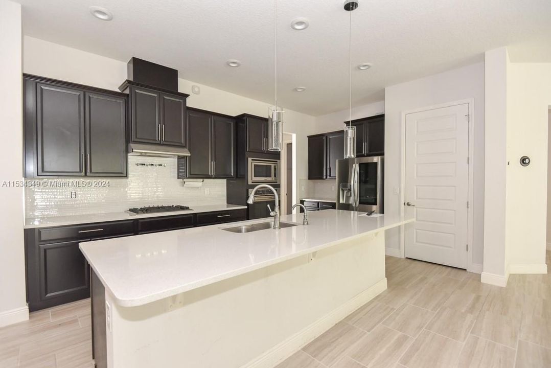 Recently Sold: $605,000 (5 beds, 4 baths, 3209 Square Feet)