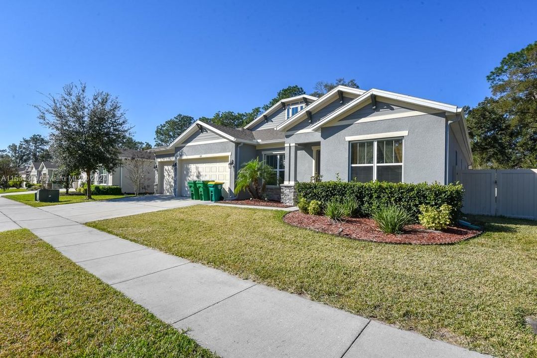 Recently Sold: $605,000 (5 beds, 4 baths, 3209 Square Feet)