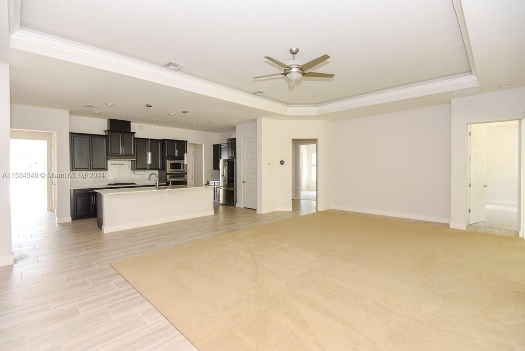 Recently Sold: $605,000 (5 beds, 4 baths, 3209 Square Feet)