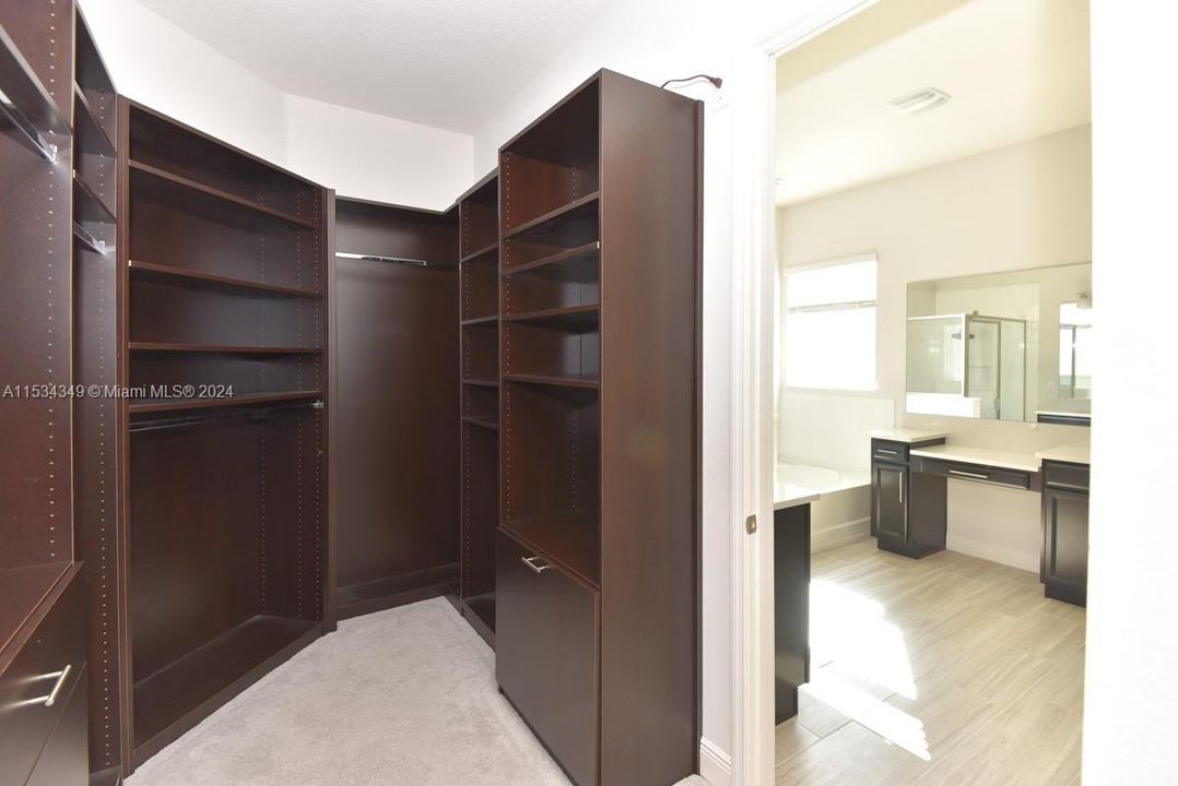 Recently Sold: $605,000 (5 beds, 4 baths, 3209 Square Feet)