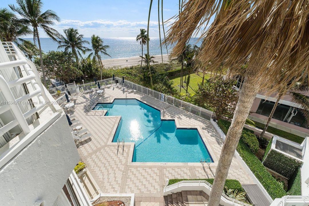 最近售出: $1,450,000 (3 贝兹, 3 浴室, 3000 平方英尺)