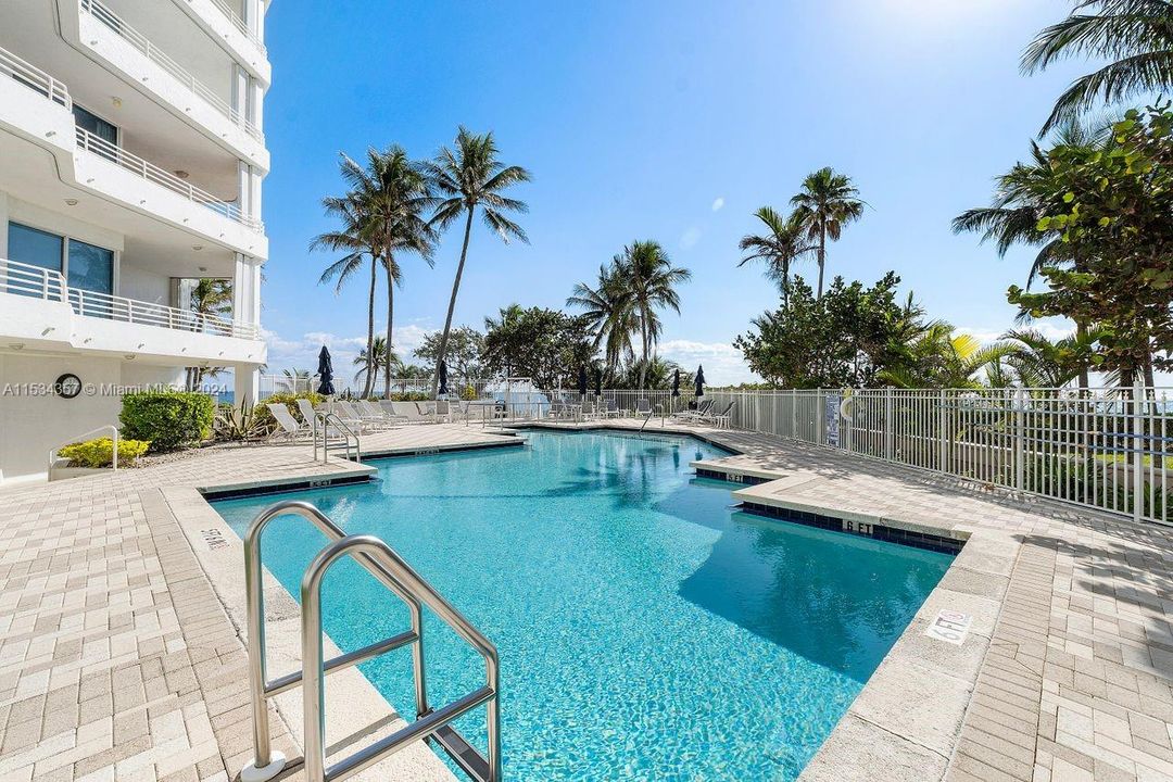 最近售出: $1,450,000 (3 贝兹, 3 浴室, 3000 平方英尺)