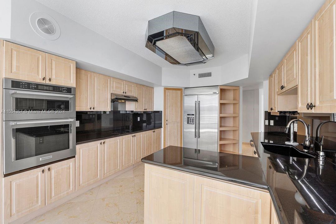 最近售出: $1,450,000 (3 贝兹, 3 浴室, 3000 平方英尺)