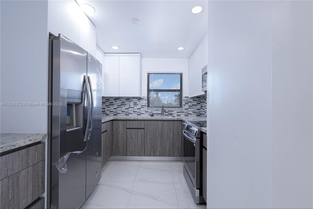 Recently Rented: $3,295 (2 beds, 2 baths, 969 Square Feet)