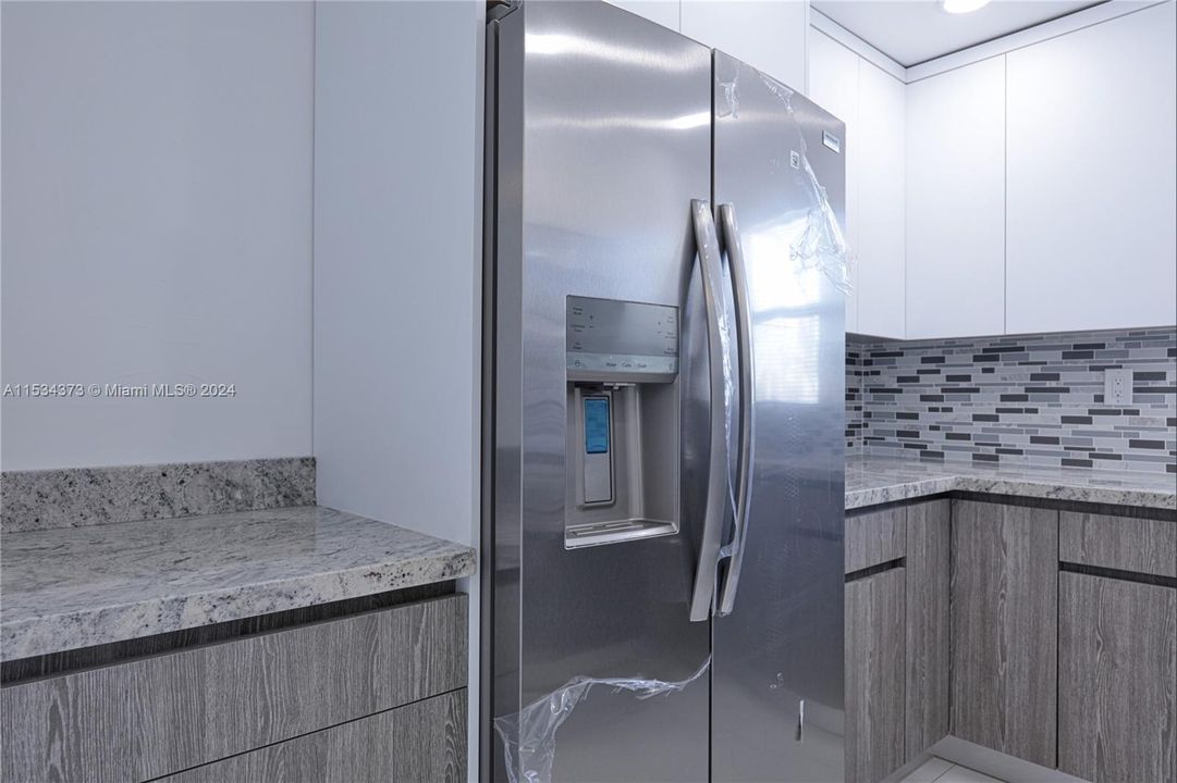 Recently Rented: $3,295 (2 beds, 2 baths, 969 Square Feet)