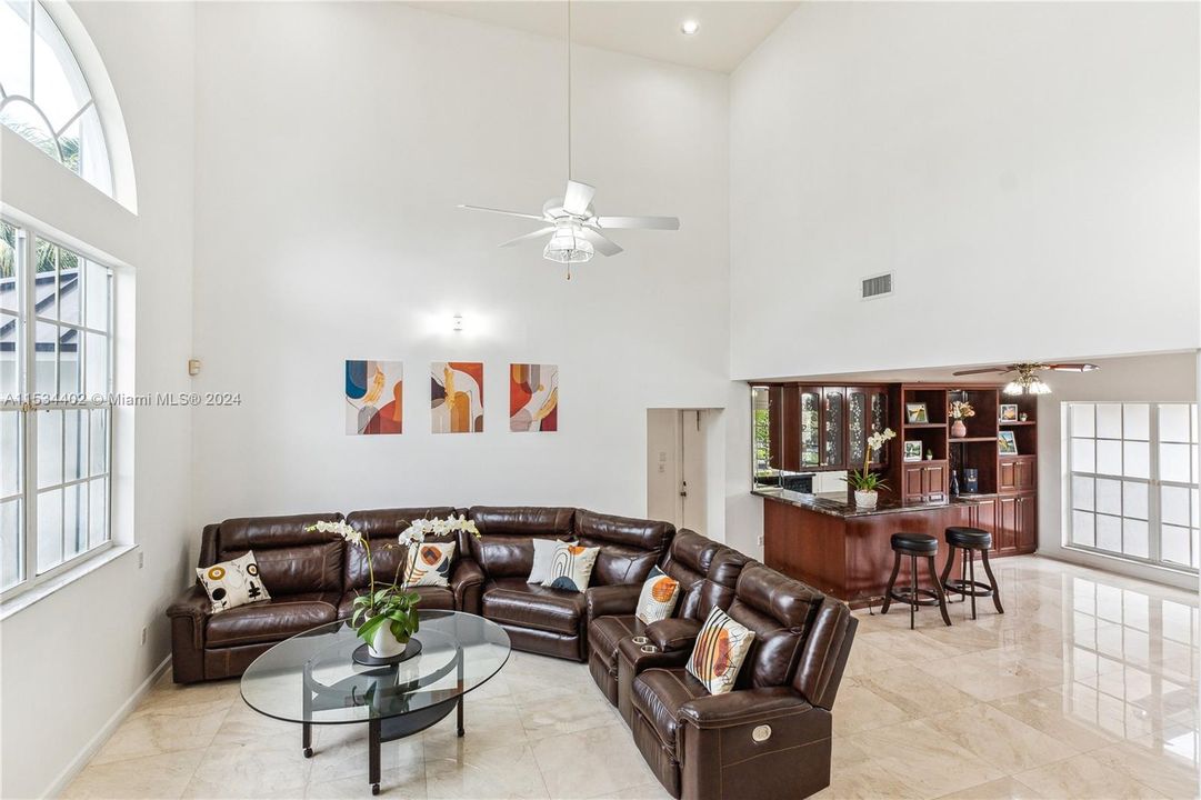 For Sale: $1,900,000 (5 beds, 4 baths, 4243 Square Feet)