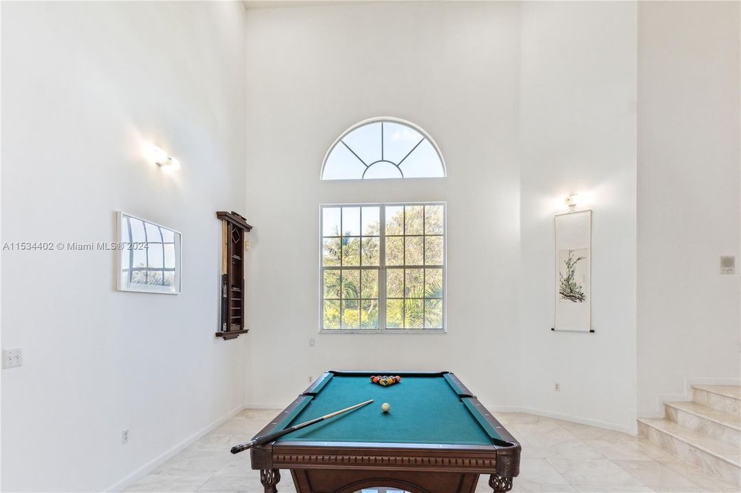 Active With Contract: $1,900,000 (5 beds, 4 baths, 4243 Square Feet)
