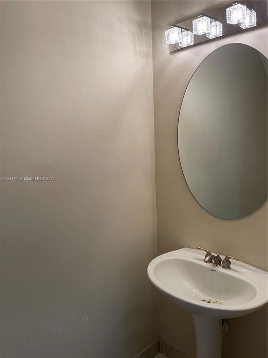 Recently Rented: $4,200 (4 beds, 3 baths, 1972 Square Feet)