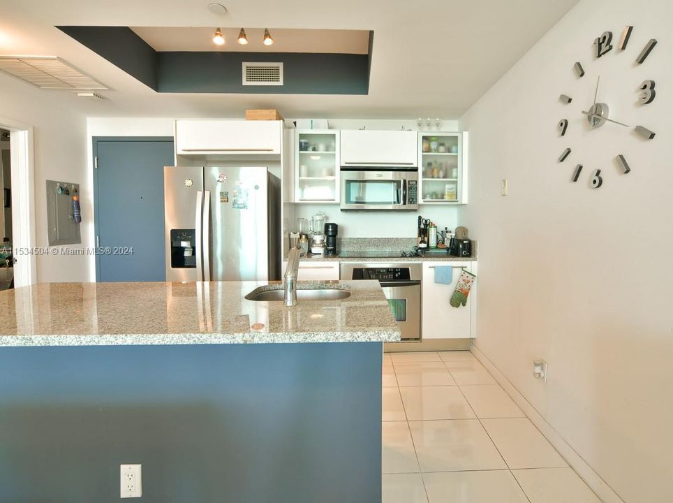 For Sale: $630,000 (1 beds, 1 baths, 845 Square Feet)