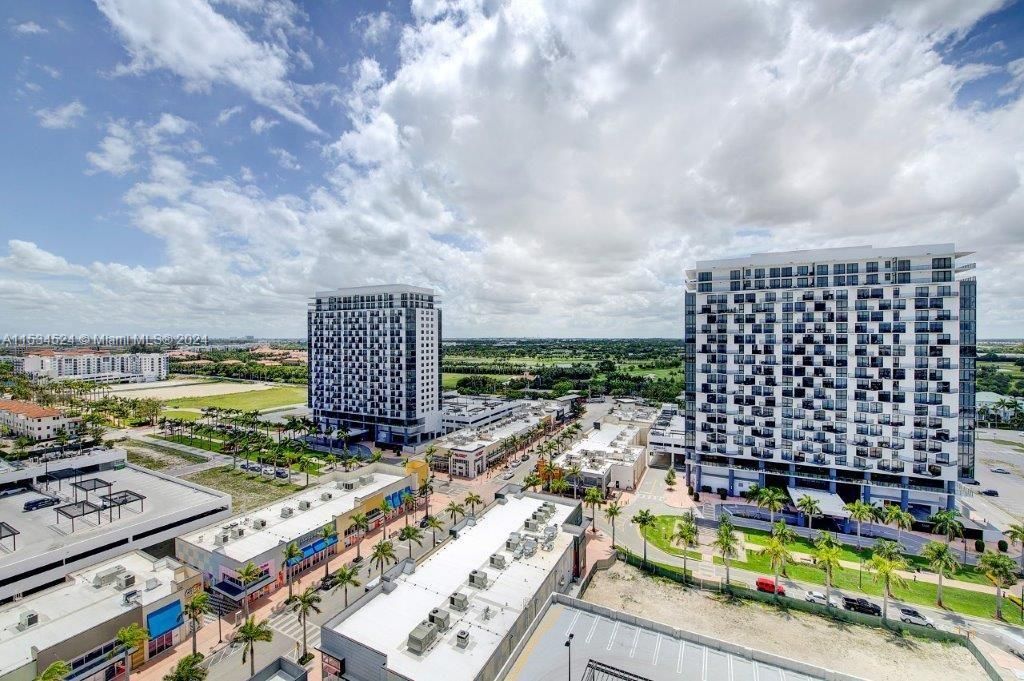 Recently Sold: $635,000 (2 beds, 2 baths, 1040 Square Feet)