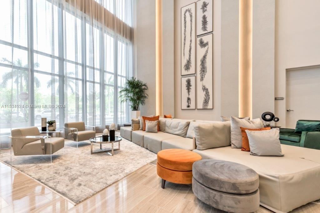 Recently Sold: $635,000 (2 beds, 2 baths, 1040 Square Feet)