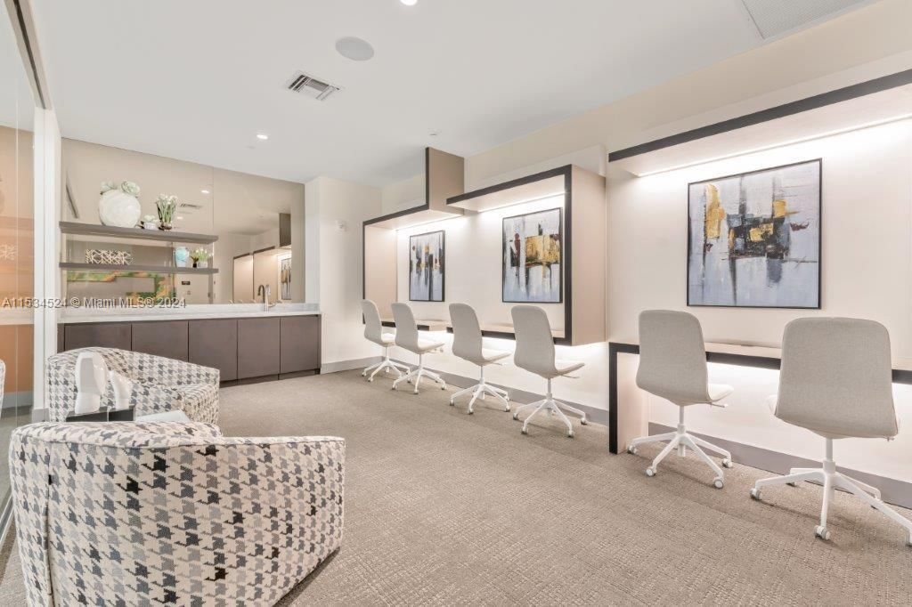 Recently Sold: $635,000 (2 beds, 2 baths, 1040 Square Feet)