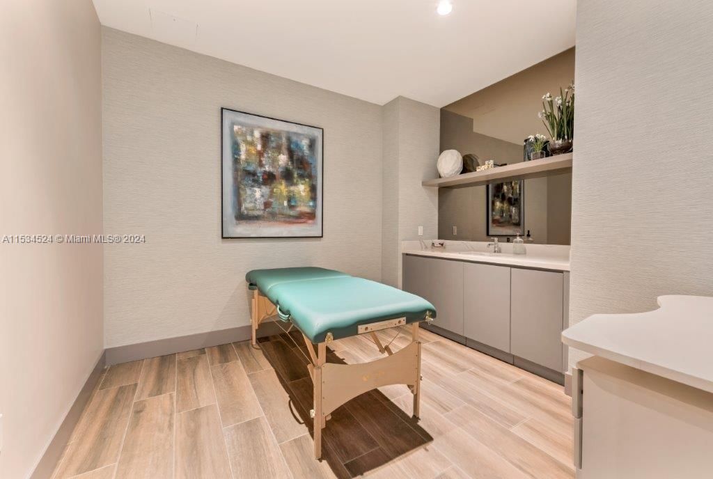 Recently Sold: $635,000 (2 beds, 2 baths, 1040 Square Feet)