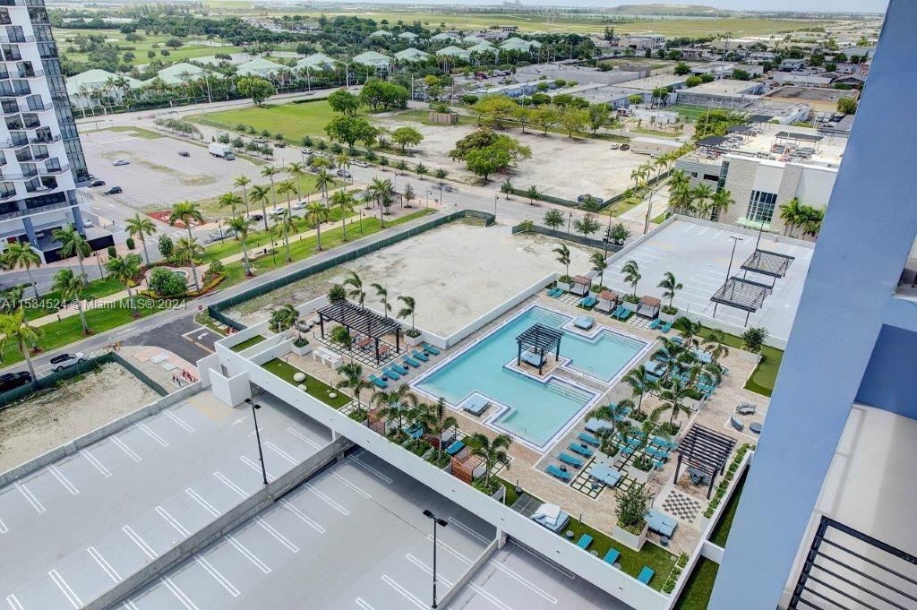 Recently Sold: $635,000 (2 beds, 2 baths, 1040 Square Feet)